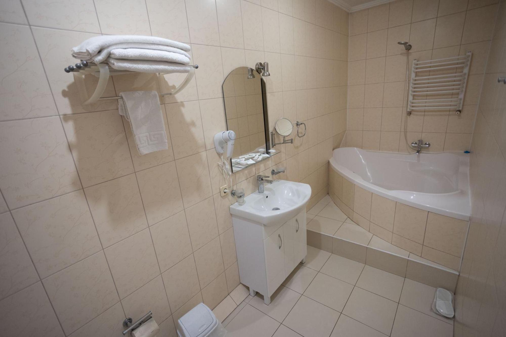 Hotel Kopa - Zhovkva Dış mekan fotoğraf