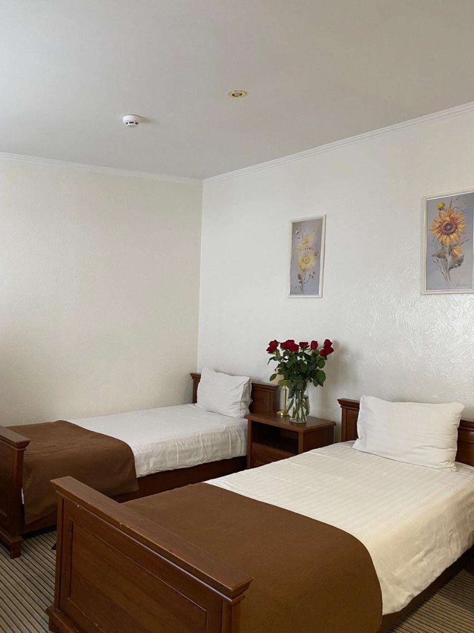 Hotel Kopa - Zhovkva Dış mekan fotoğraf