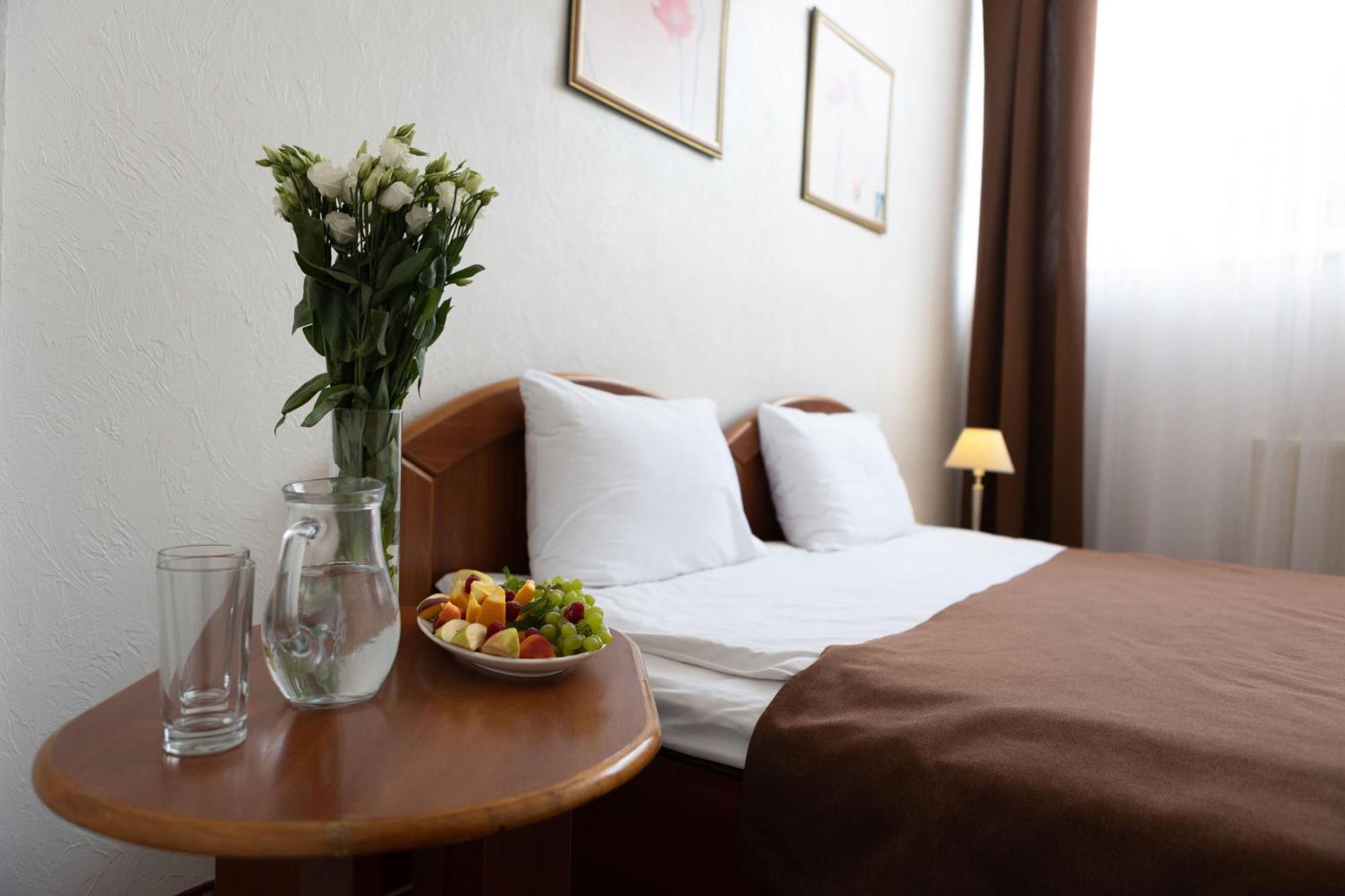 Hotel Kopa - Zhovkva Dış mekan fotoğraf