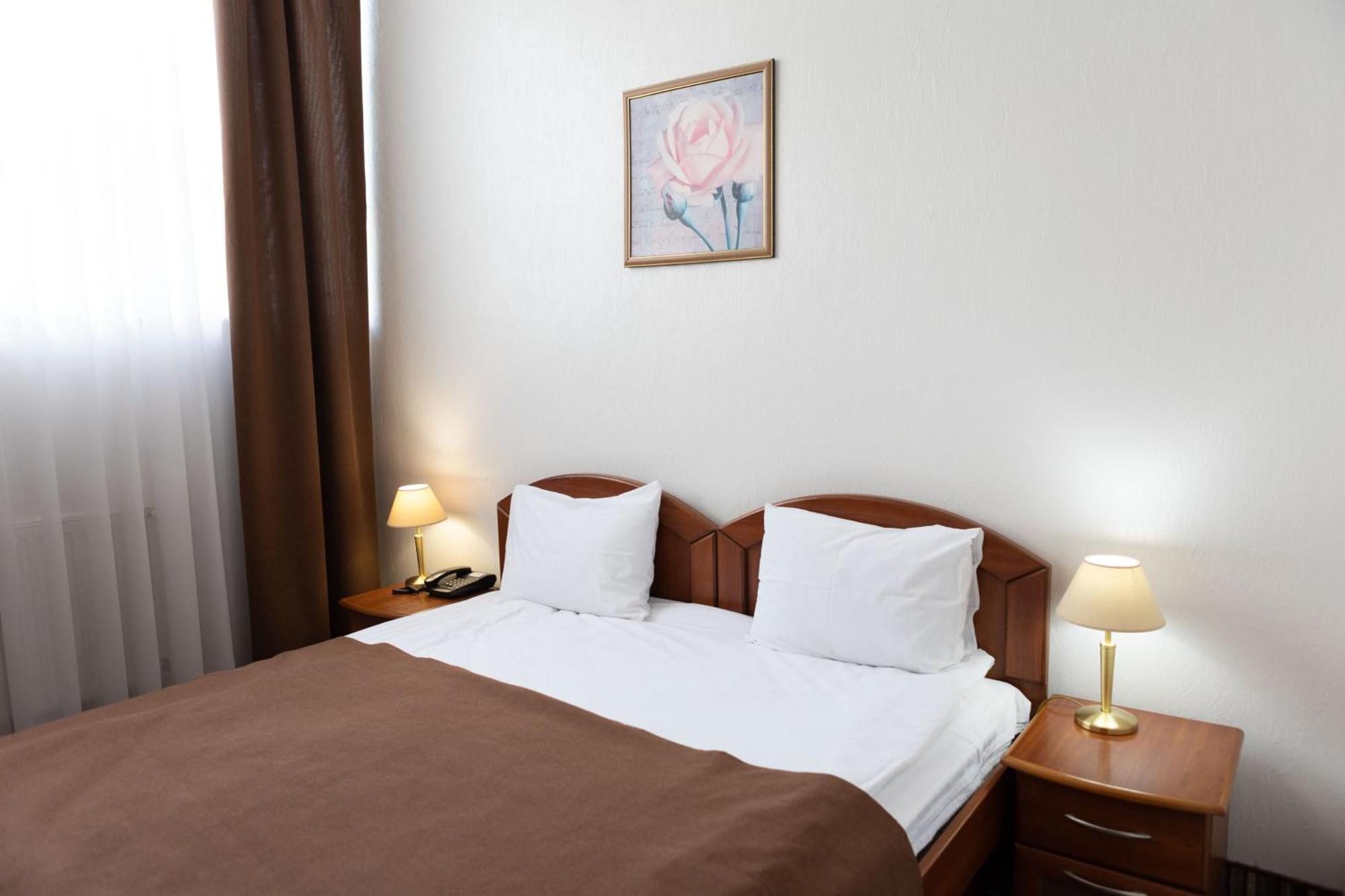 Hotel Kopa - Zhovkva Dış mekan fotoğraf