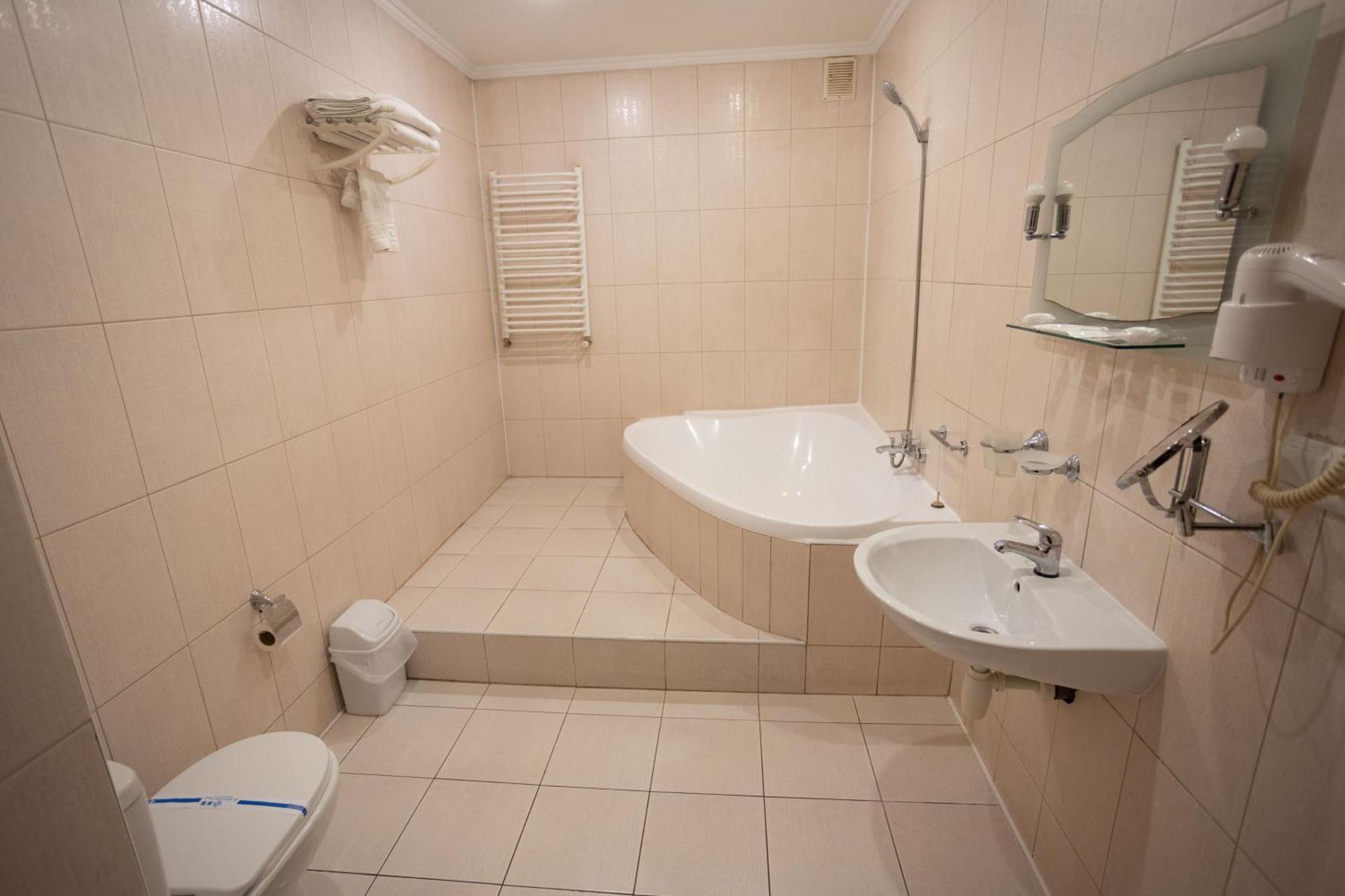 Hotel Kopa - Zhovkva Dış mekan fotoğraf